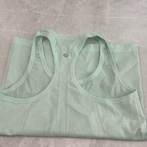 Lululemon tank top size 6 in mint color green